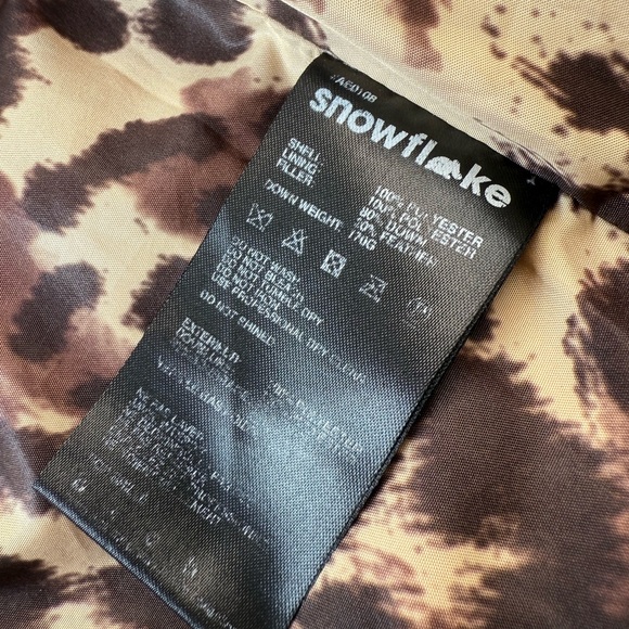 Snowflake Down Filled Short Puffer Jacket - Picture 10 of 10